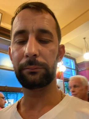 English men looking for love